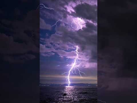雷は実際どのようにして発生するのでしょうか?シンプルかつ分かりやすく解説