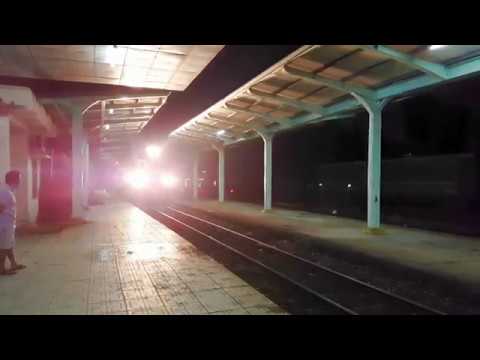 Train SE5 Hanoi - Saigon in Bien Hoa Railway Station (2017)