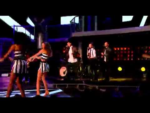 The Voice USA : Ricky Wilson's team smash performance on The Voice