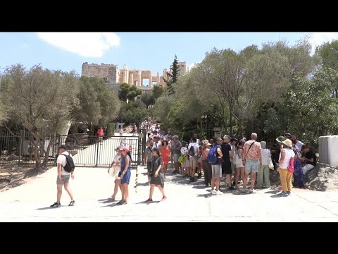 Video Thumbnail: Tourist battle against heatwave in Athens | AFP