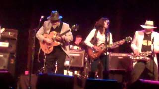 Dick and The Roadmasters- Treat her Right