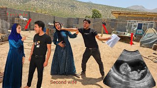 Download lagu A husband has a child with his second wife and becomes furious; the first wife's reaction. mp3