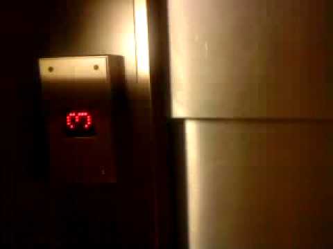 Henrik Stigell åker hiss