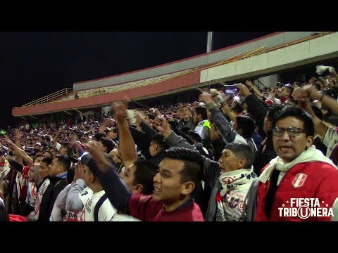 "Hinchada crema en Huancayo" Barra: Trinchera Norte • Club: Universitario de Deportes