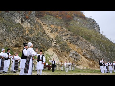 Marian Medregoniu si Doina Gorjului - Trecui sara pe uliță