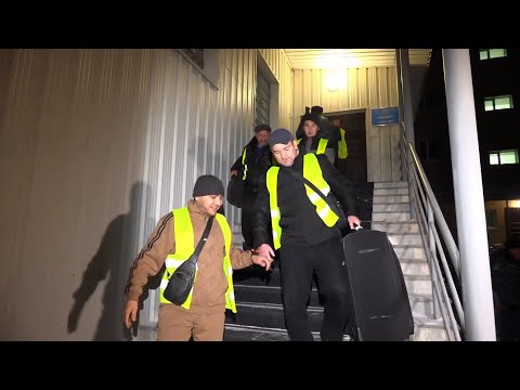 Что произошло. 18.11.25. Билет в один конец. Из Югры продолжают высылать нелегальных мигрантов