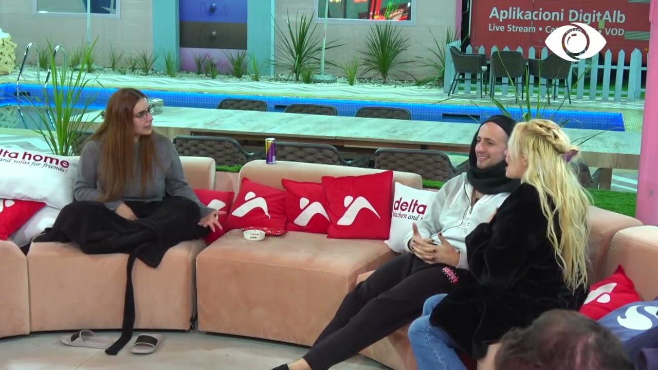 Telefoni i prishur/ Banorët shkrihen së qeshuri