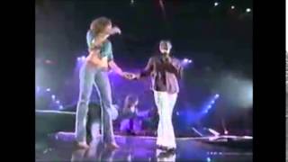 Usher - How Do I Say - live in Puerto Rico