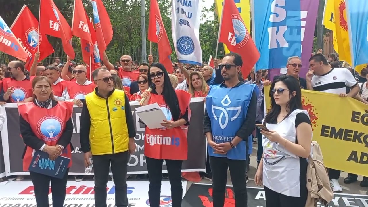 Hatice Hazar, Okullarda Yaşanılan Şiddete Yönelik Adana İl Milli Eğitim Müdürlüğü Önünde Konuştu.