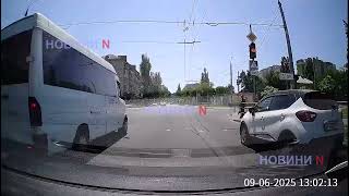 Водителя маршрутки оштрафовали за проезд на «жёлтый» в Николаеве (видео)