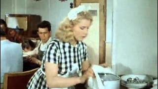 Отрывок из фильма "Полосатый рейс" (1961 год). Сосиски и борщ.