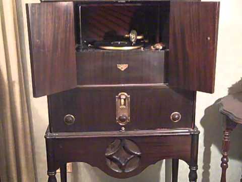 ISHAM JONES LOUIS PANICO - PICKIN' 'EM UP AND LAYIN' 'EM DOWN - ROARING 20'S VICTROLA