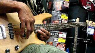 Video thumbnail for Yamaha BB404 Bass by universalrenote