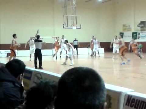 Minutos finales Etiquetas Macho Morón-Montajes Rueda-Andújar (Liga EBA)