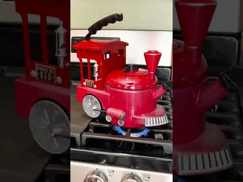 Vintage steam driven train kettle/pot. Kamenstein World of Motion - locomotive engine