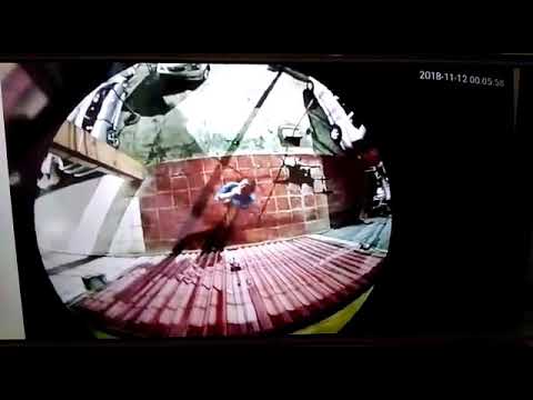 Ojol car kencing di toko