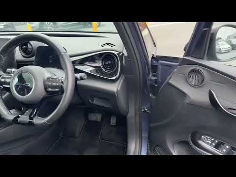 BYD DOLPHIN 2024 DESIGN EV 60.48 KWH -LONG RANGE B - Image 2
