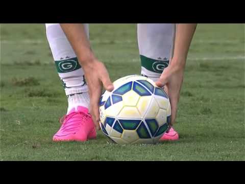 O gol de Zé Love pênalti para o Goiás contra o Figueirense pela 29ª rodada do Brasileirão 2015