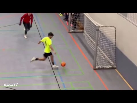 Unfassbarer Fehlschuss! Hessischer Amateur-Kicker wird zum Internet-Hit