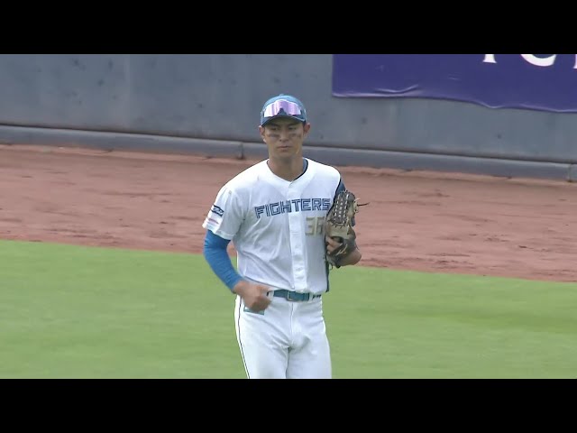 【ファーム】ファイターズ・宮崎一樹 フェンスを恐れずジャンピングキャッチ!!  2024年7月13日 北海道日本ハムファイターズ 対 横浜DeNAベイスターズ