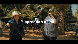 Me Miran Patrullando Lyrics English Translation