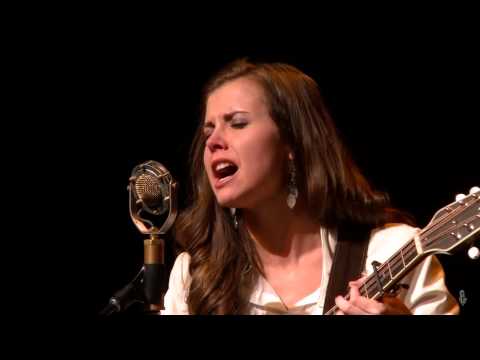 Sierra Hull - Black River (eTown webisode #903)