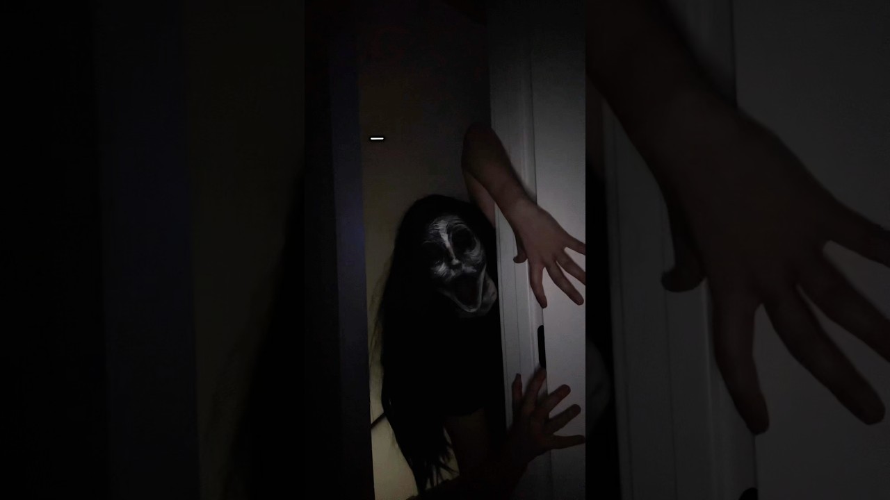 The easiest Halloween makeup