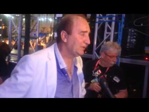 Mladen Grdović u suzama nakon osvajanja Grand Prixa na 56. Splitskom festivalu