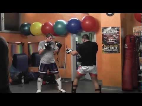 2012-11-23 Kampftraining im KickThaiBoxen -  Kampfschule Sugambrer Fightclub Würzburg