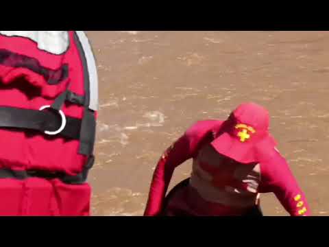 Bombeiros encontram caminhonete que desapareceu no rio Cavernoso