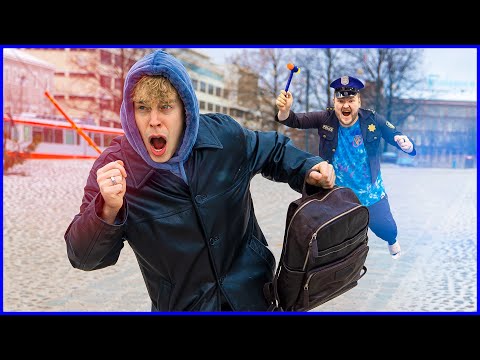 PELATAAN POLIISIA JA ROSVOA ILMAN RAJOJA