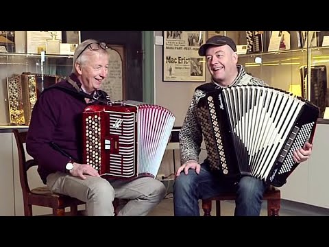 Stian Carstensen besøker Hønefoss Trekkspillmuseum