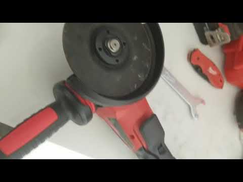 Milwaukee M18 Angle Grinder - installing or replacing the cutting wheel