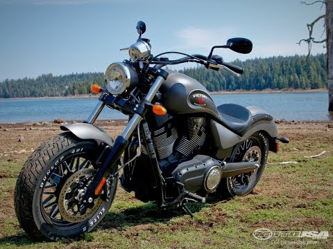 2015 Victory Gunner vs Harley Softail Slim