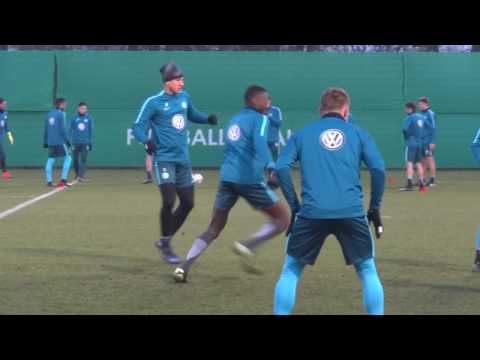 VfL Wolfsburg: "Kreisspiel" 2 - Gute Stimmung beim Training 27.01.2017