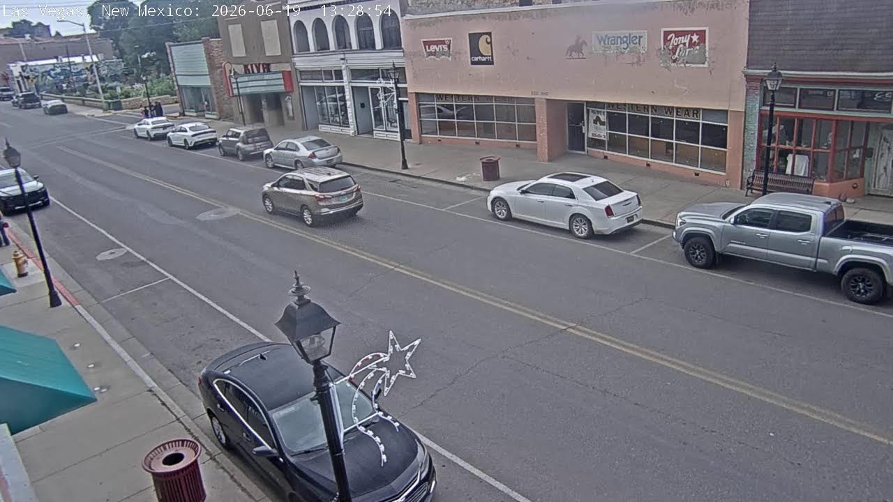 Live webcam view of Bridge Street Historic Downtown