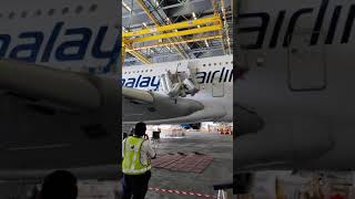 Download lagu A380 MalaysiaAirlines Slideraft deployment mp3