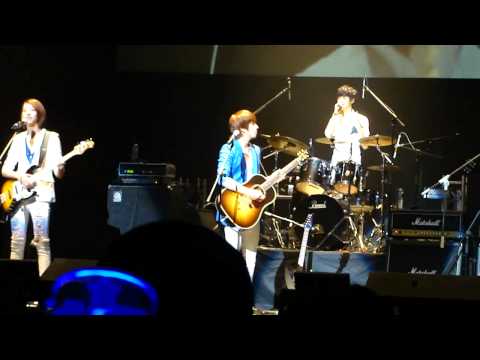 [HD fancam] 100821 LISTEN TO THE CNBLUE SHOWCASE IN SG - Individual Intros + Sunday Morning (3/7)