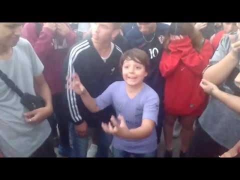 Niño Humilla a 2 Raperos en Batalla de Rap | Freestyle Merlo