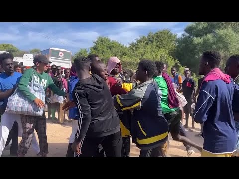 Thousands of migrants arrive in Italy's Lampedusa
