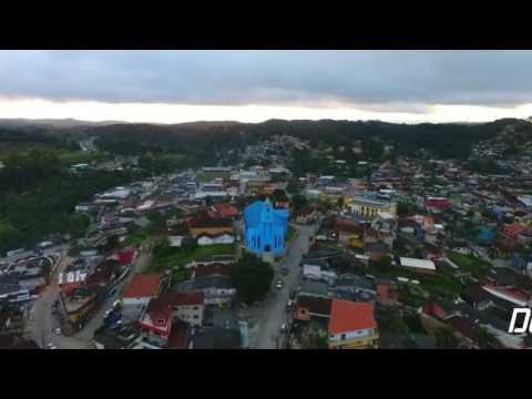 Favelacop sobrevoando a Igreja católica de Juquitiba