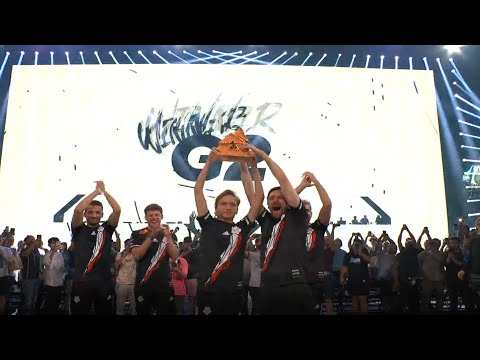 m0nesy and Hooxi raise their first trophy for G2