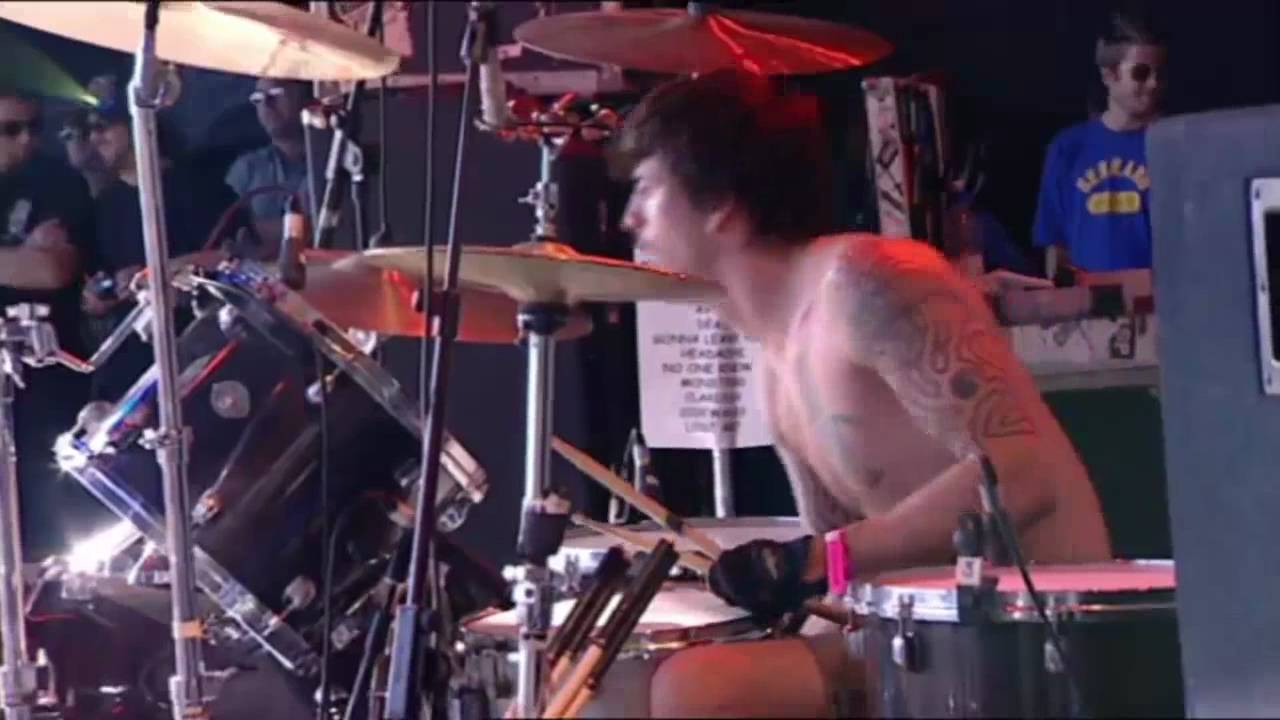 Queens of The Stone Age - No One Knows - YouTube