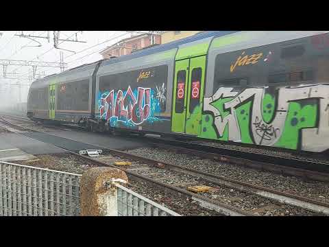 Passaggio a livello Savigliano Via Moreno - Transiti di E464 591, ETR425 "Jazz", E464 041 e E464 132