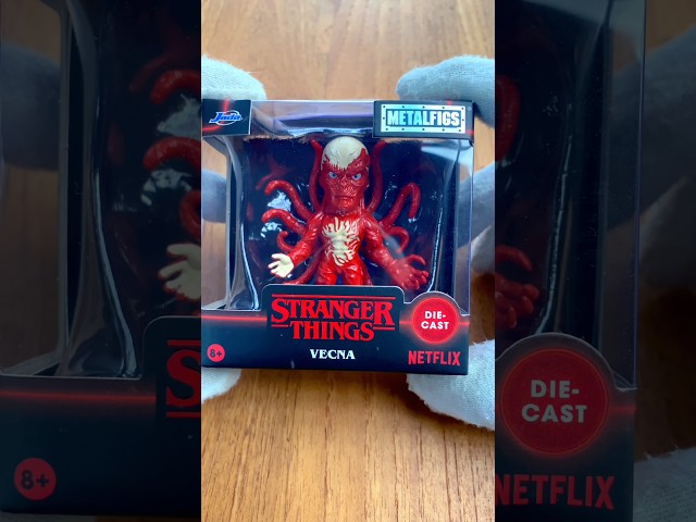 Vídeo relacionado con Jada Figuras de Metal Stranger Things 7 cm, 3 Surtidos coleccionables: Demogorgon, Demodog y Vecna, Caja Ventana Individual, Licencia Oficial, envío Aleatorio, 8 años (9385328300W01)