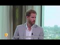 Prins Harry met lijnsvlucht: 'Ik draag mijn steentje bij' - RTL BOULEVARD