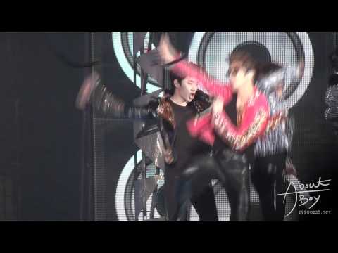 [FANCAM] 111229 JUNHO SBS Gayo Daejun - Hands Up (Cut)
