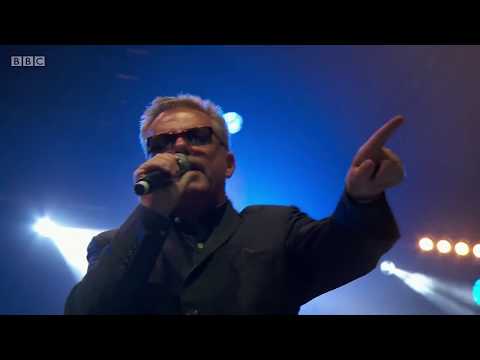Videoclip de (Don't Let Them) Catch You Crying — Madness