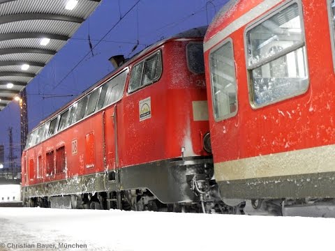 Die Ulmer Diesellok 218 436 im Schneetreiben (Motorstart, rangieren)