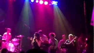 Nicole Atkins &amp; Taylor Goldsmith with The Cabin Down Below Band- This Wheel&#39;s on Fire